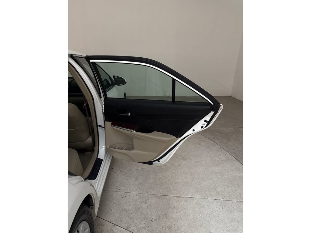 Used 2014 Toyota Camry XLE FWD image 21