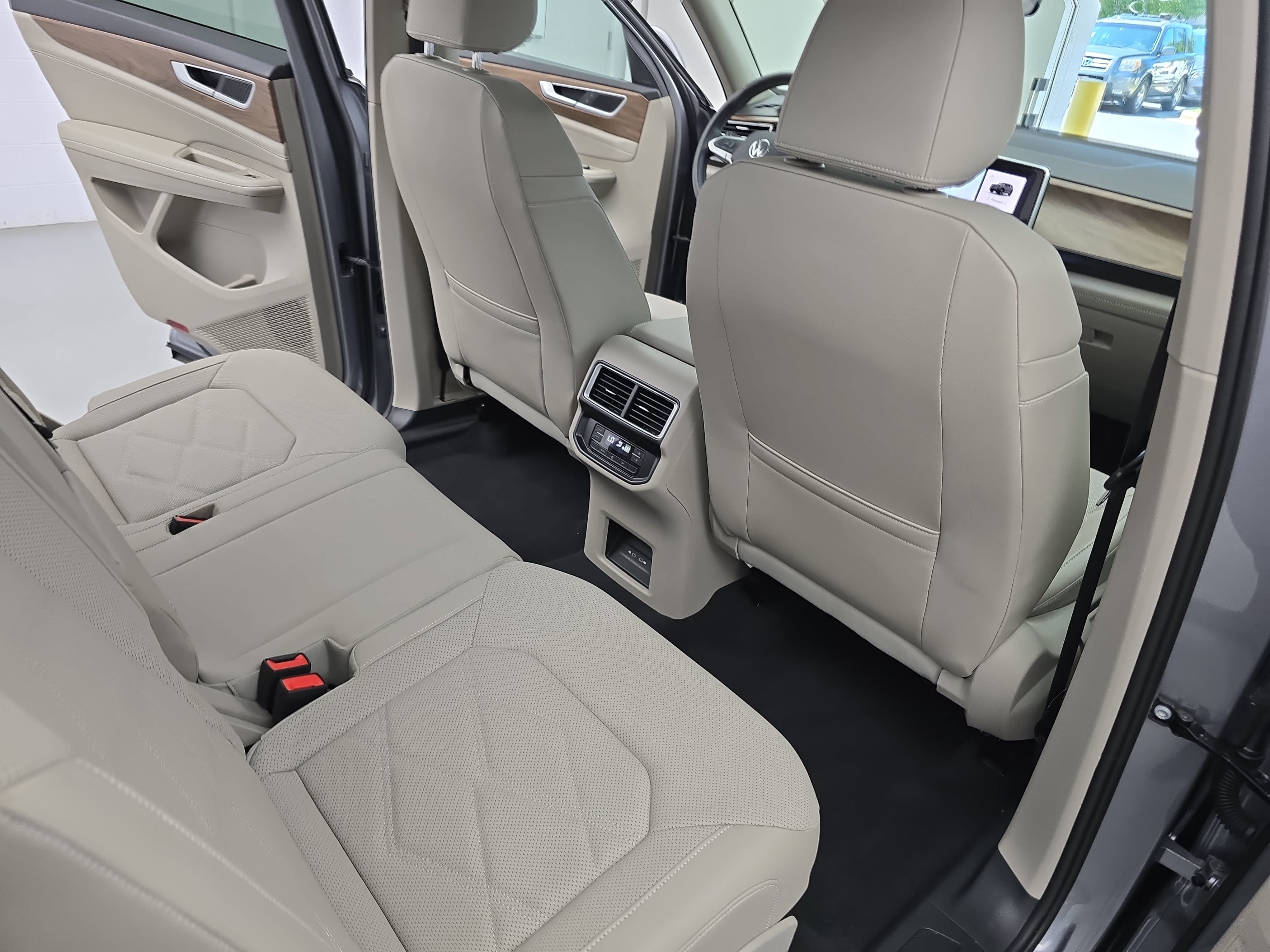 Certified 2026 Volkswagen Atlas SE FWD image 11