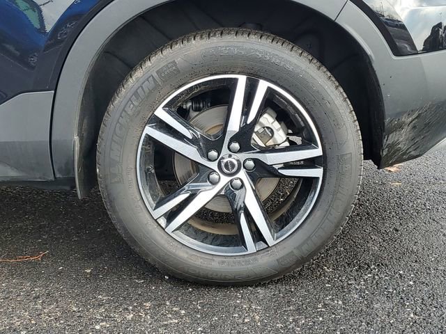 Used 2025 Volvo XC40 B5 Core image 33