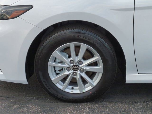 Used 2026 Toyota Camry LE image 7