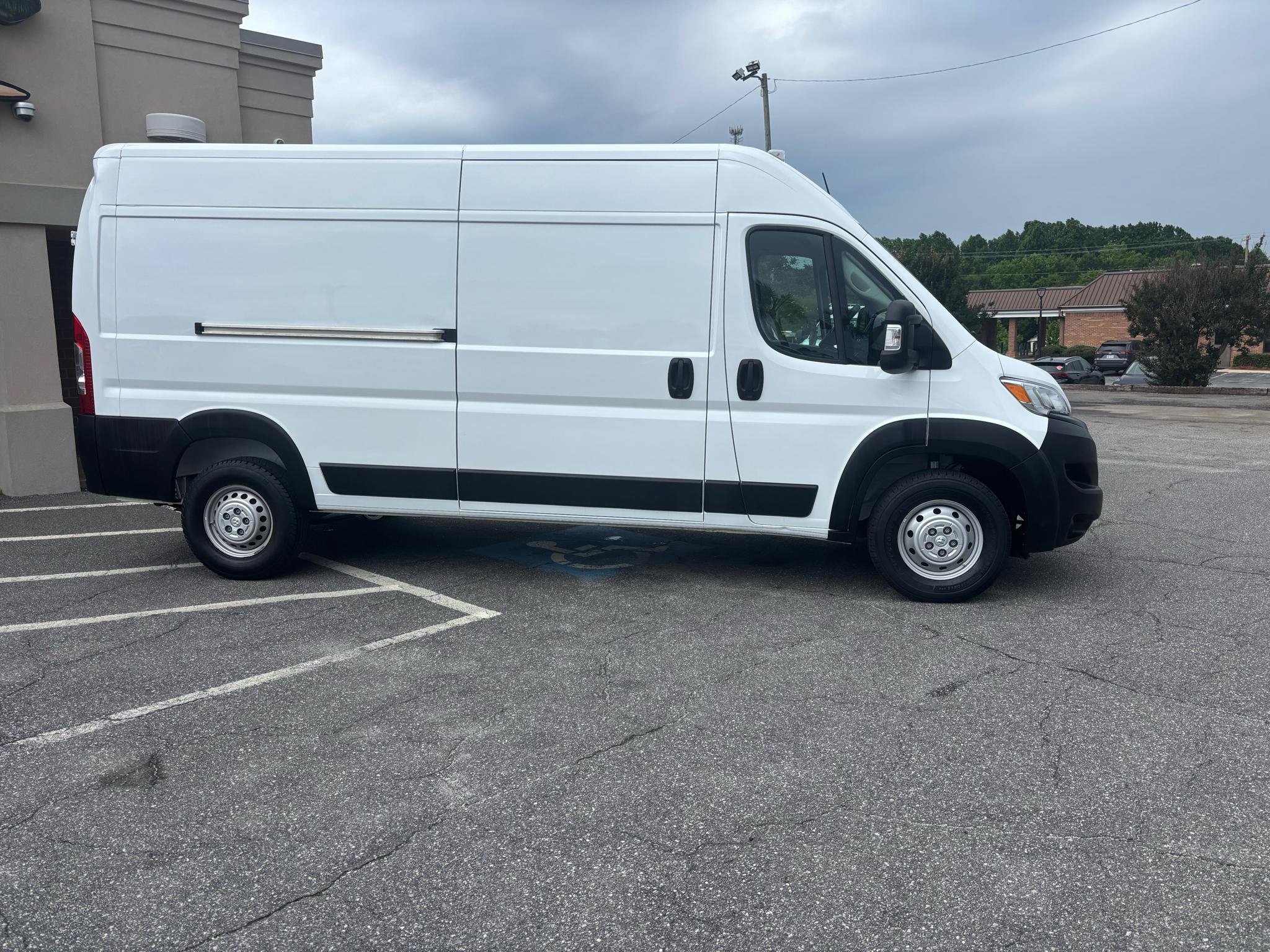 Used 2024 RAM ProMaster 2500 w/ Convenience Group FWD image 17
