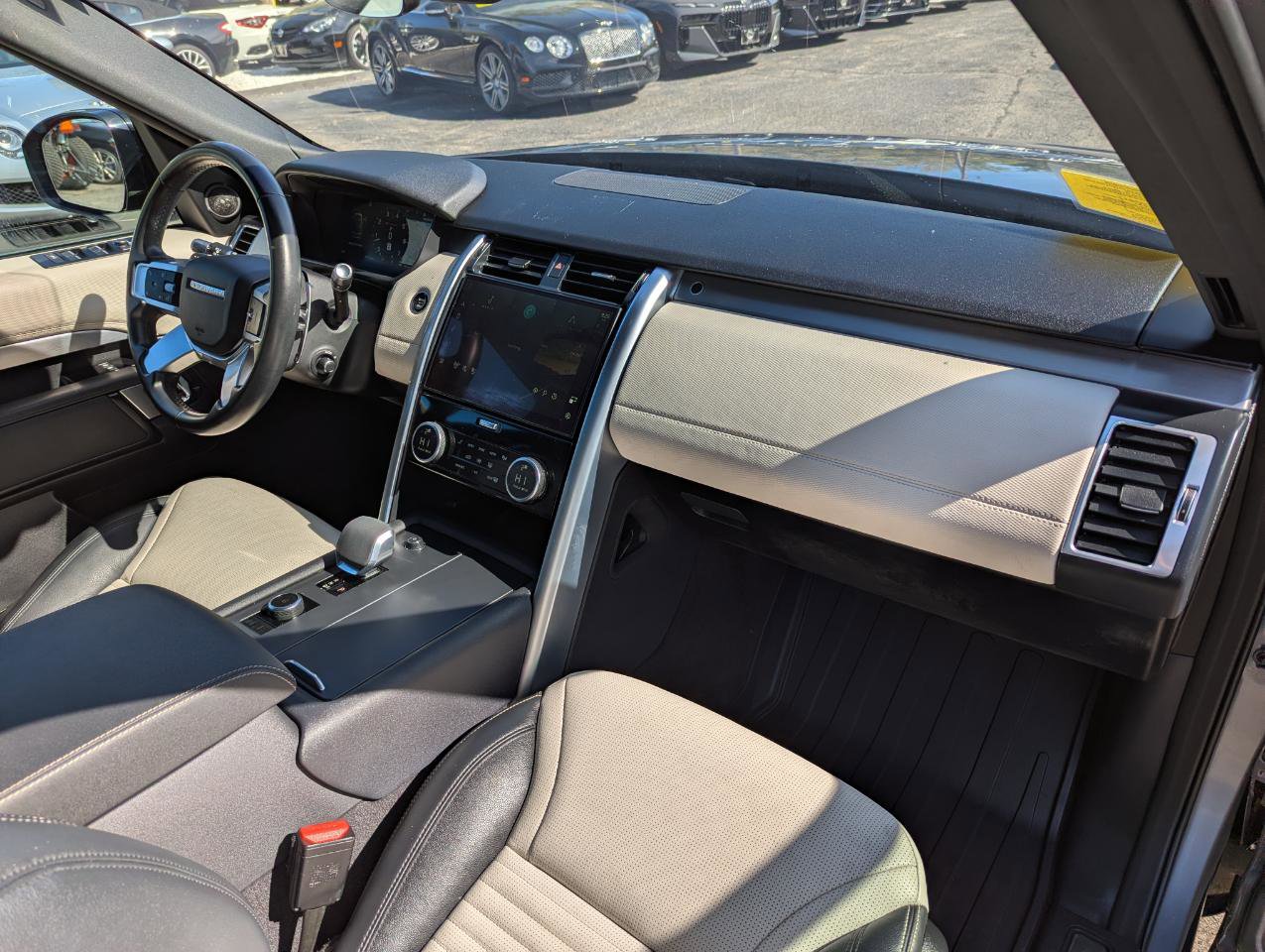 Used 2022 Land Rover Discovery S R-Dynamic AWD/4WD image 33