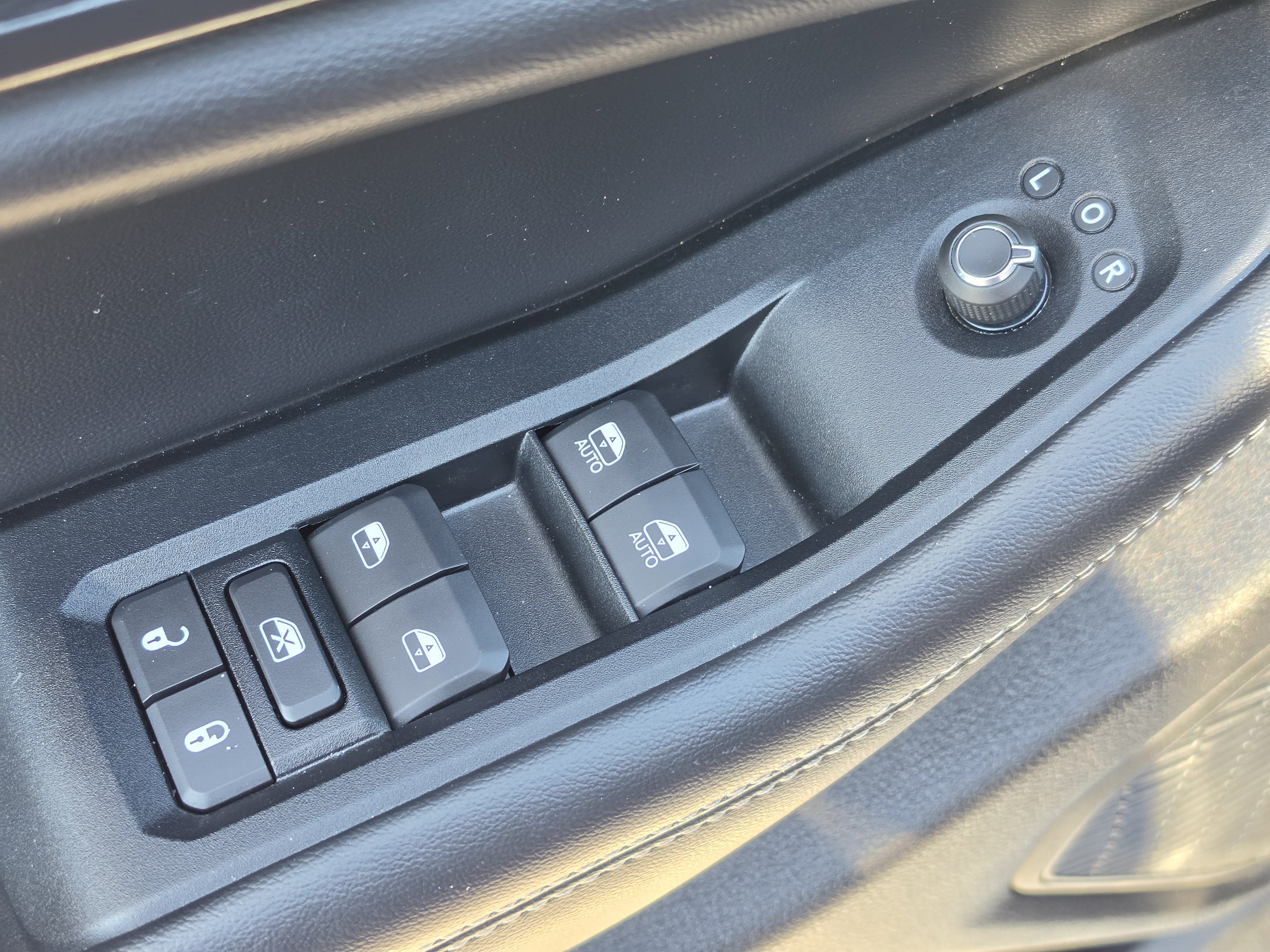 Used 2024 Jeep Grand Cherokee L Laredo RWD image 24