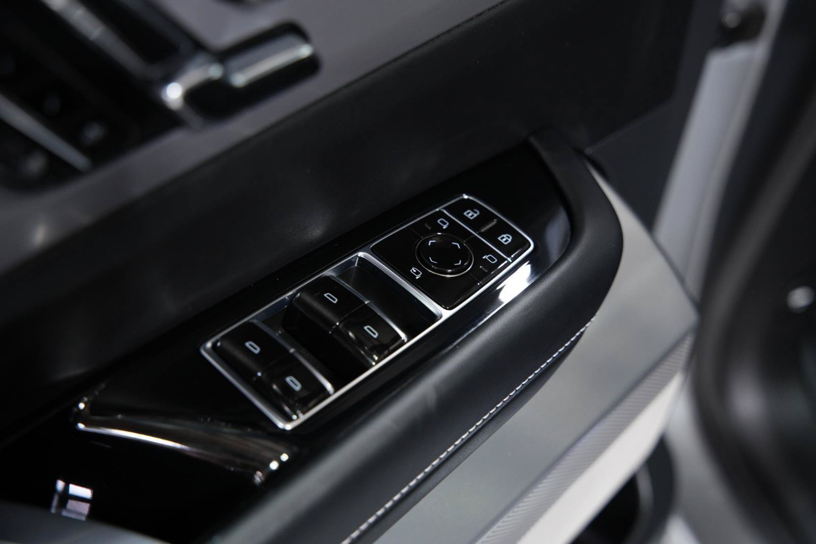 Used 2026 Cadillac Vistiq Platinum w/ LPO, Floor Liner Package AWD/4WD image 47
