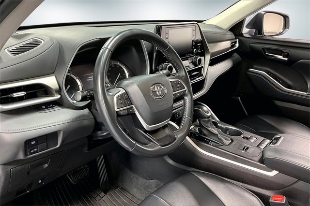 Used 2022 Toyota Highlander XLE image 18