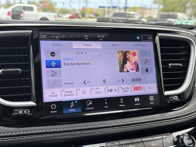 Used 2025 Chrysler Pacifica Limited FWD image 16
