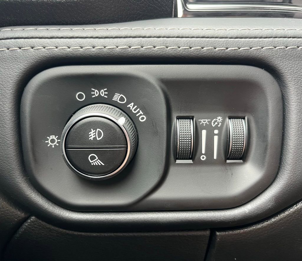 New 2026 RAM 3500 Limited AWD/4WD image 26