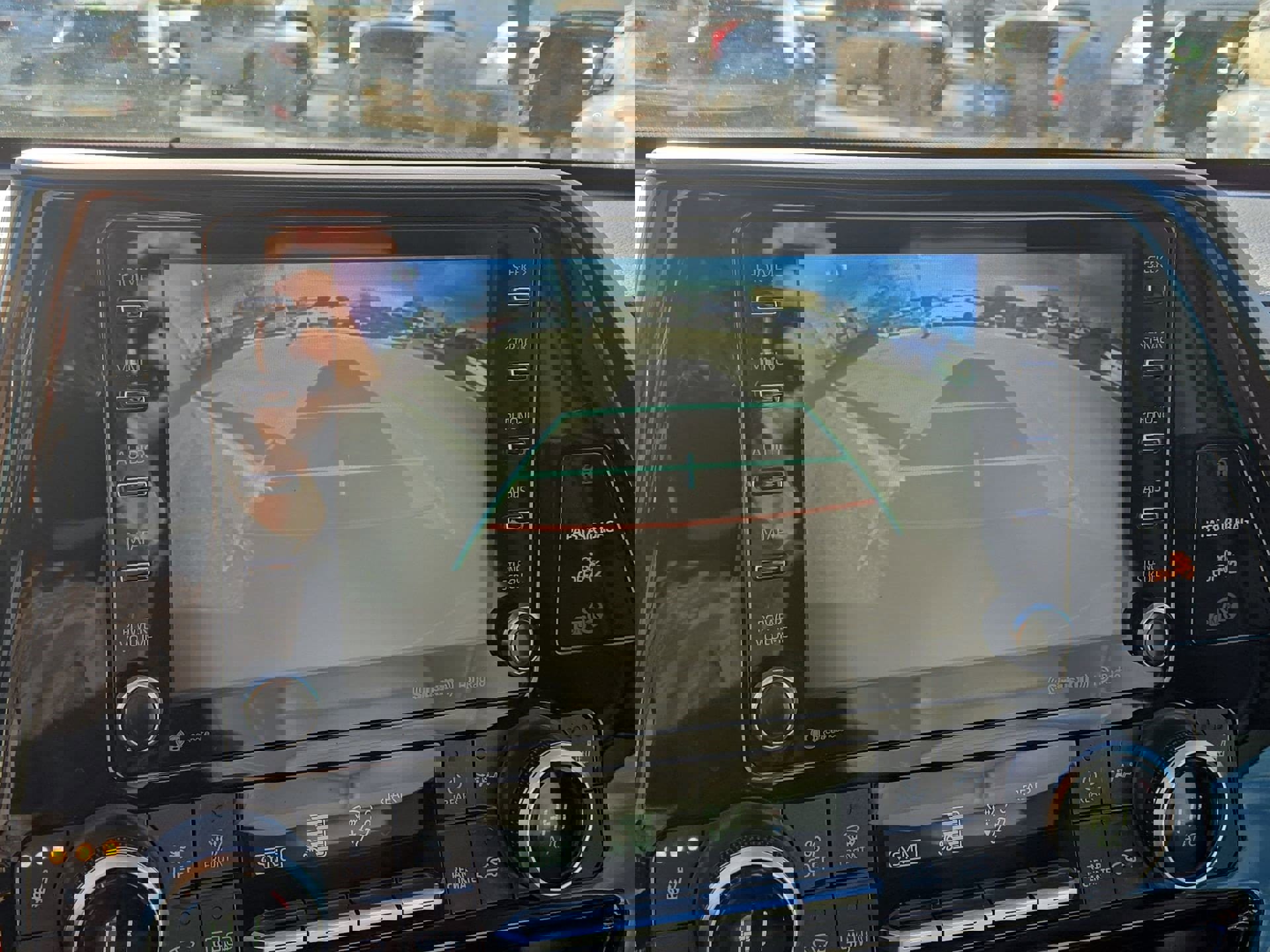 Used 2020 Toyota Highlander XLE image 18