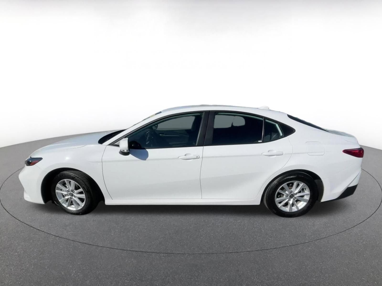 Used 2025 Toyota Camry LE image 9