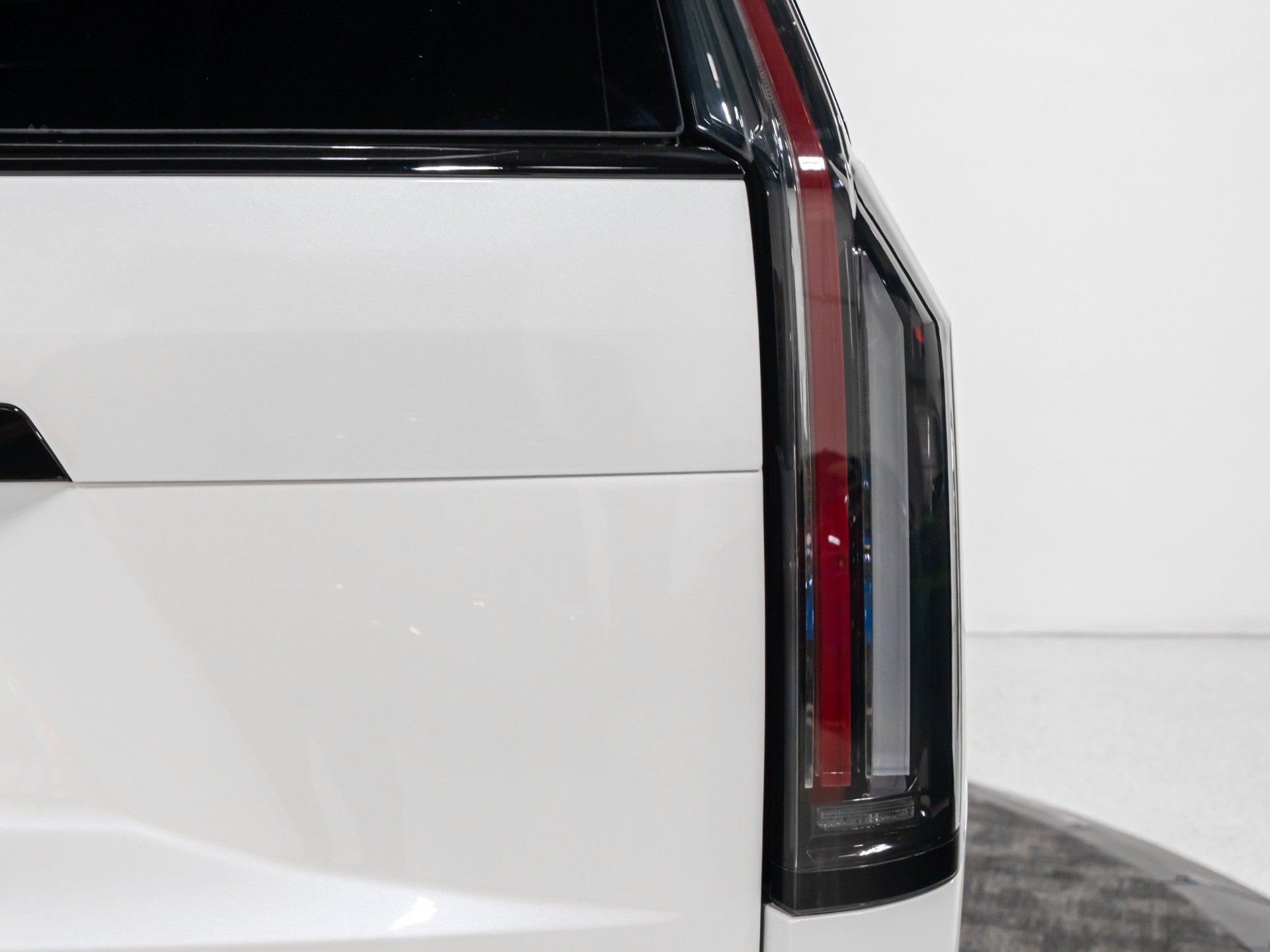 Used 2025 Cadillac Escalade V w/ LPO, ONYX Package AWD/4WD image 28