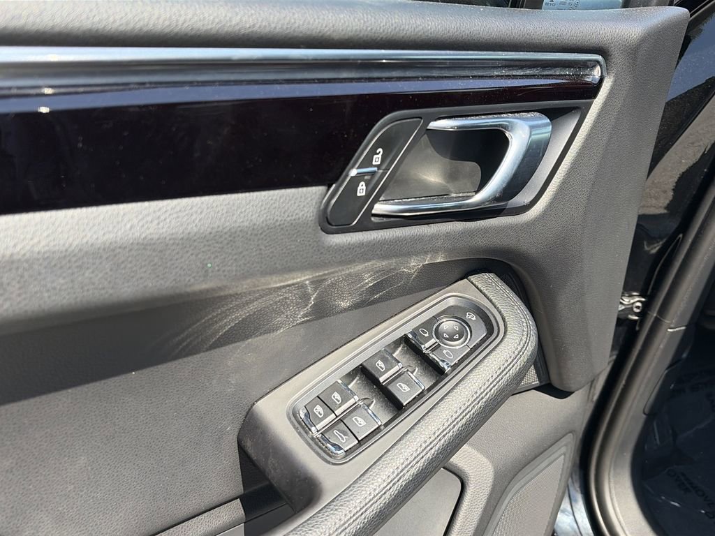Used 2023 Porsche Macan image 15