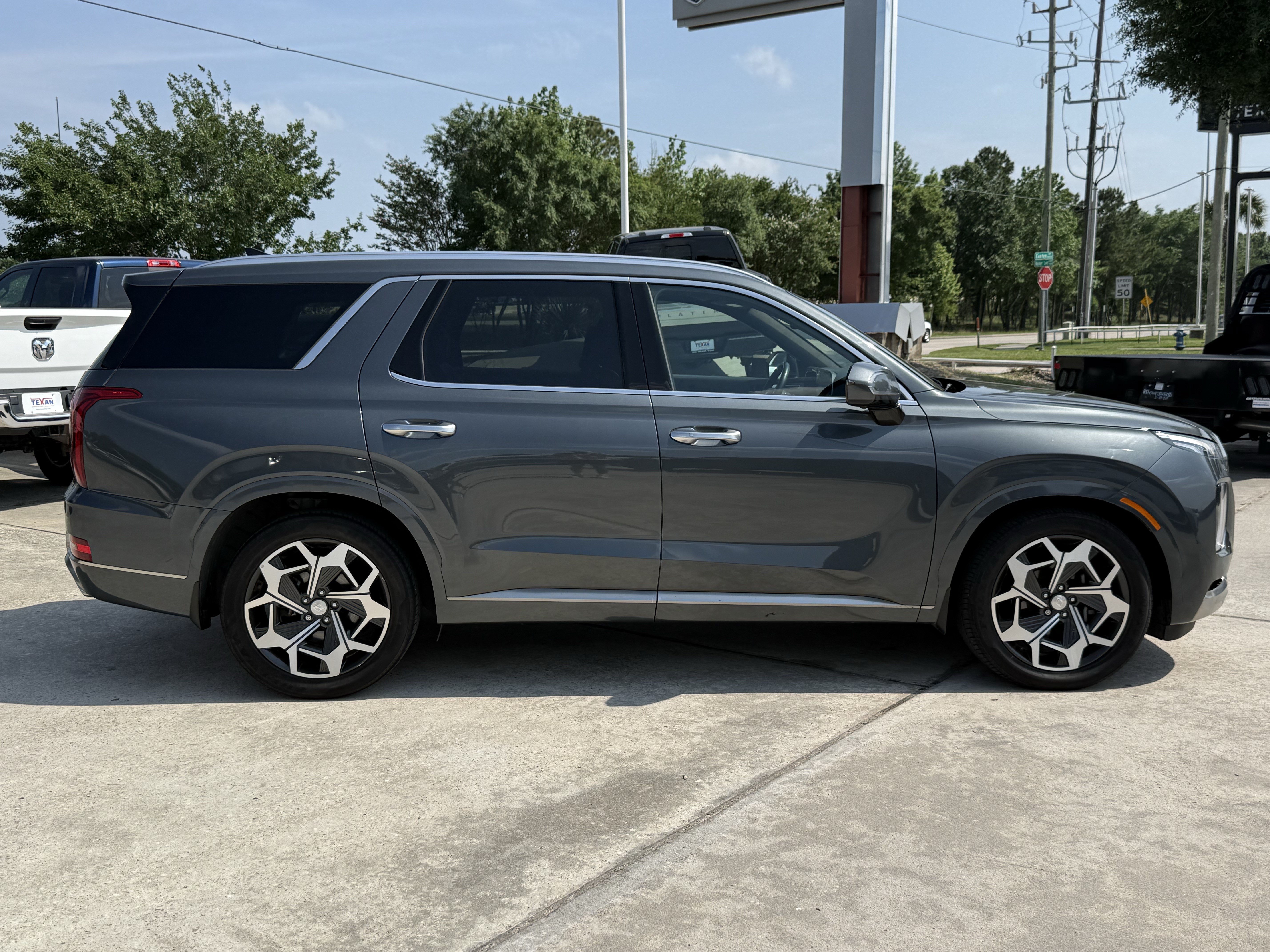 Used 2022 Hyundai Palisade Calligraphy w/ Cargo Package AWD/4WD image 3