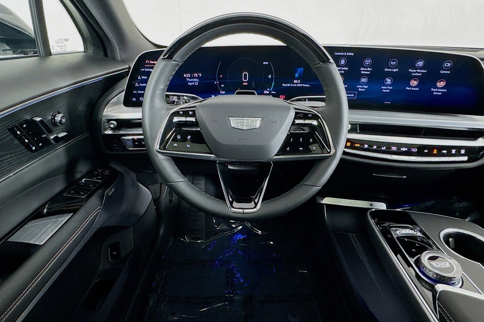 Used 2025 Cadillac Lyriq Luxury w/ LPO, Floor Liner Package AWD/4WD image 5