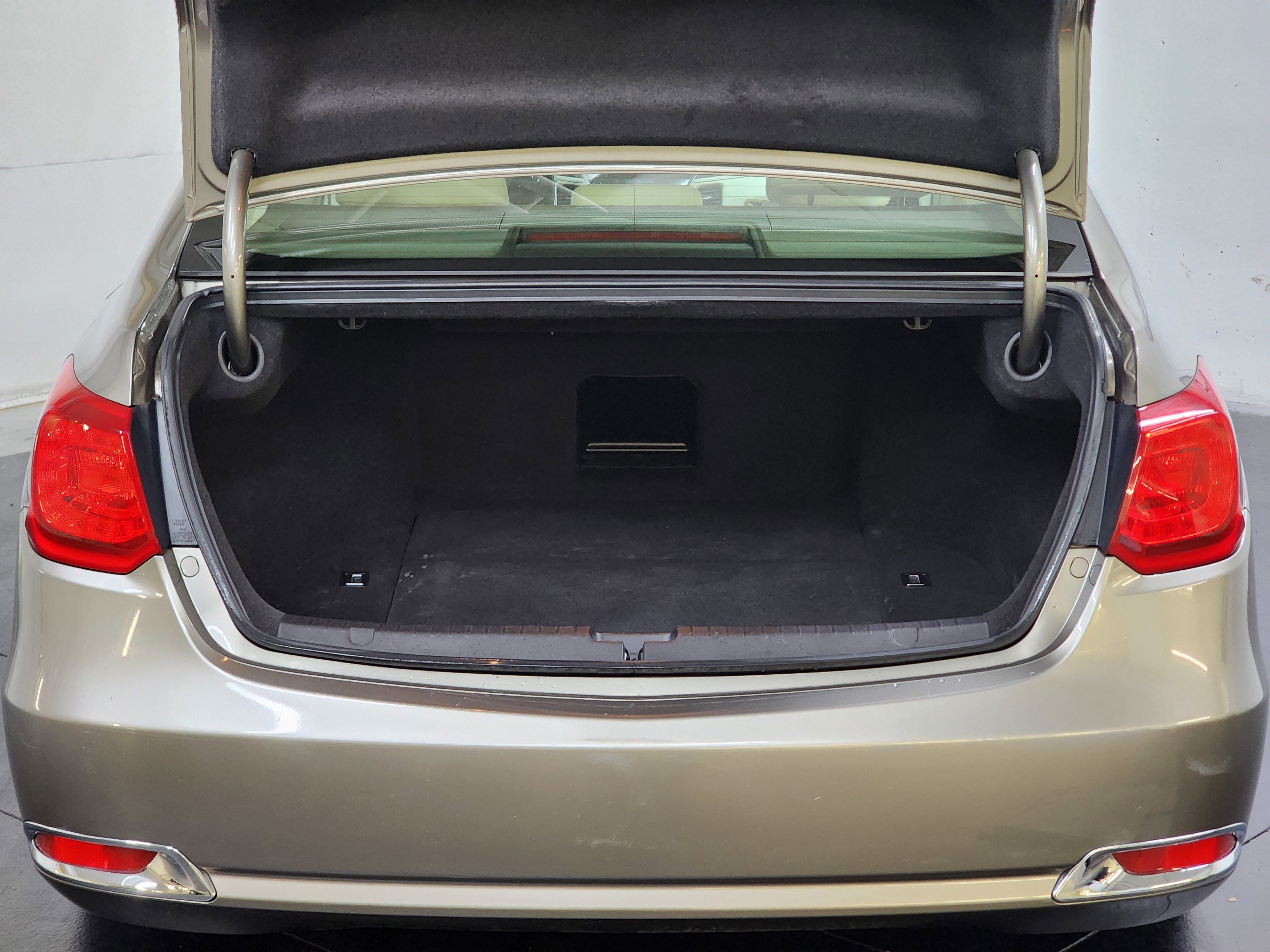 Used 2017 Acura RLX w/ Technology Package image 8