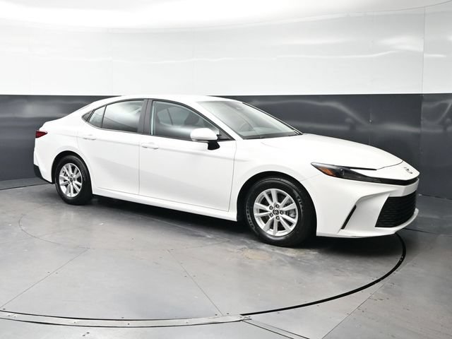 Used 2025 Toyota Camry LE FWD image 3