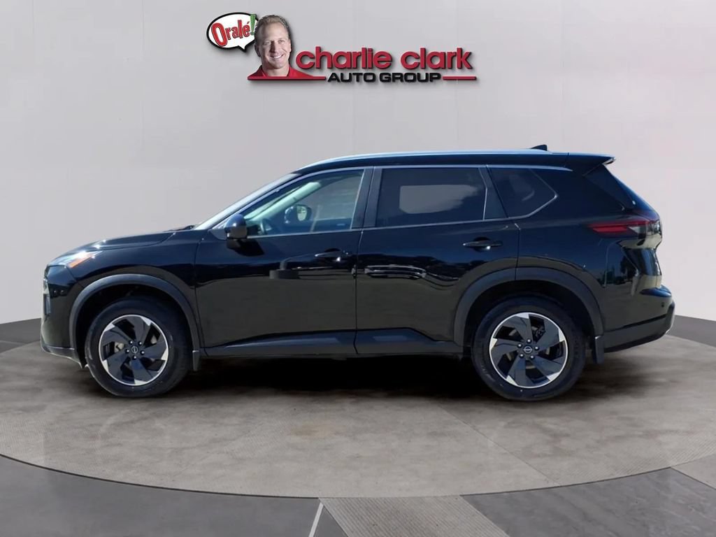 Used 2024 Nissan Rogue SV w/ SV Premium Package FWD image 2