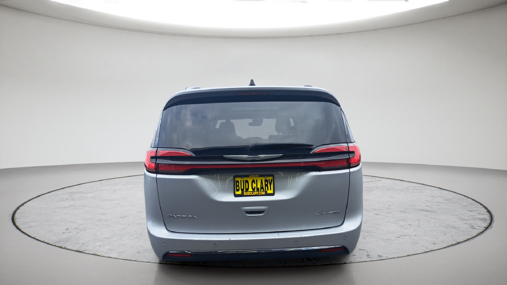 Used 2023 Chrysler Pacifica Limited FWD image 6