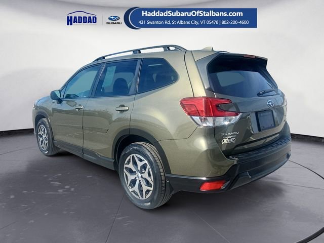 Used 2023 Subaru Forester Premium image 3