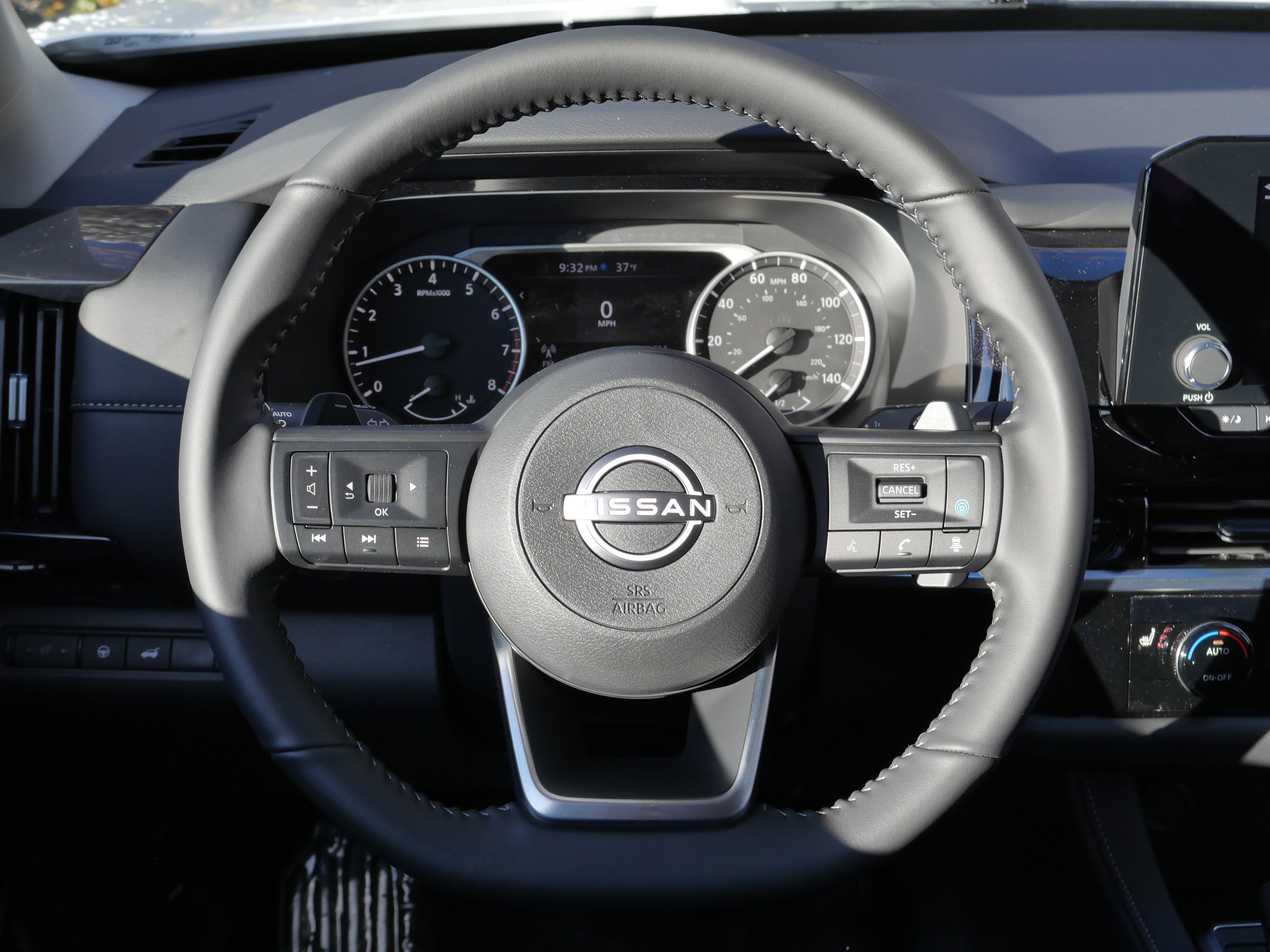 New 2025 Nissan Pathfinder SV image 6