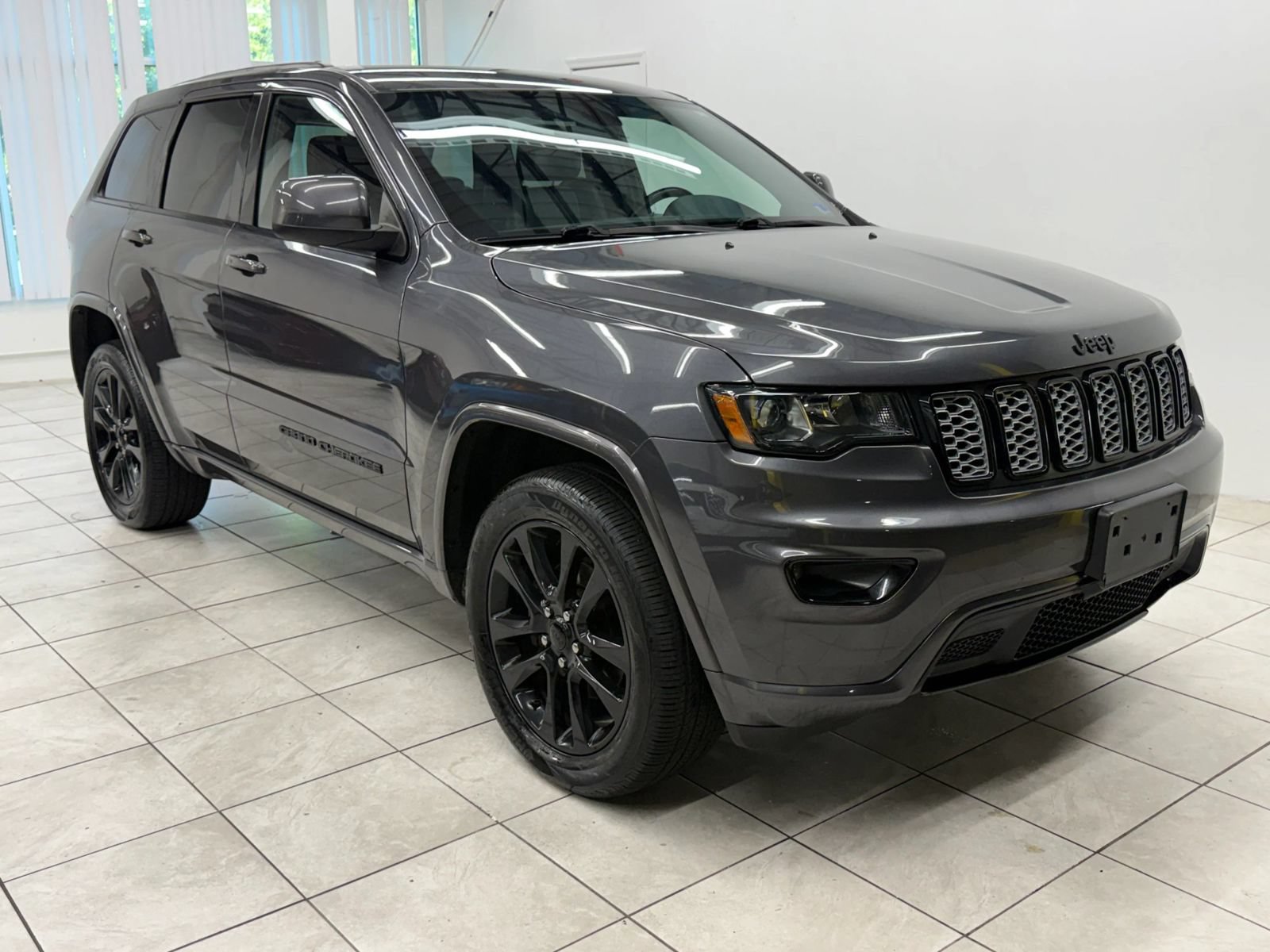 Used 2018 Jeep Grand Cherokee Altitude AWD/4WD image 1