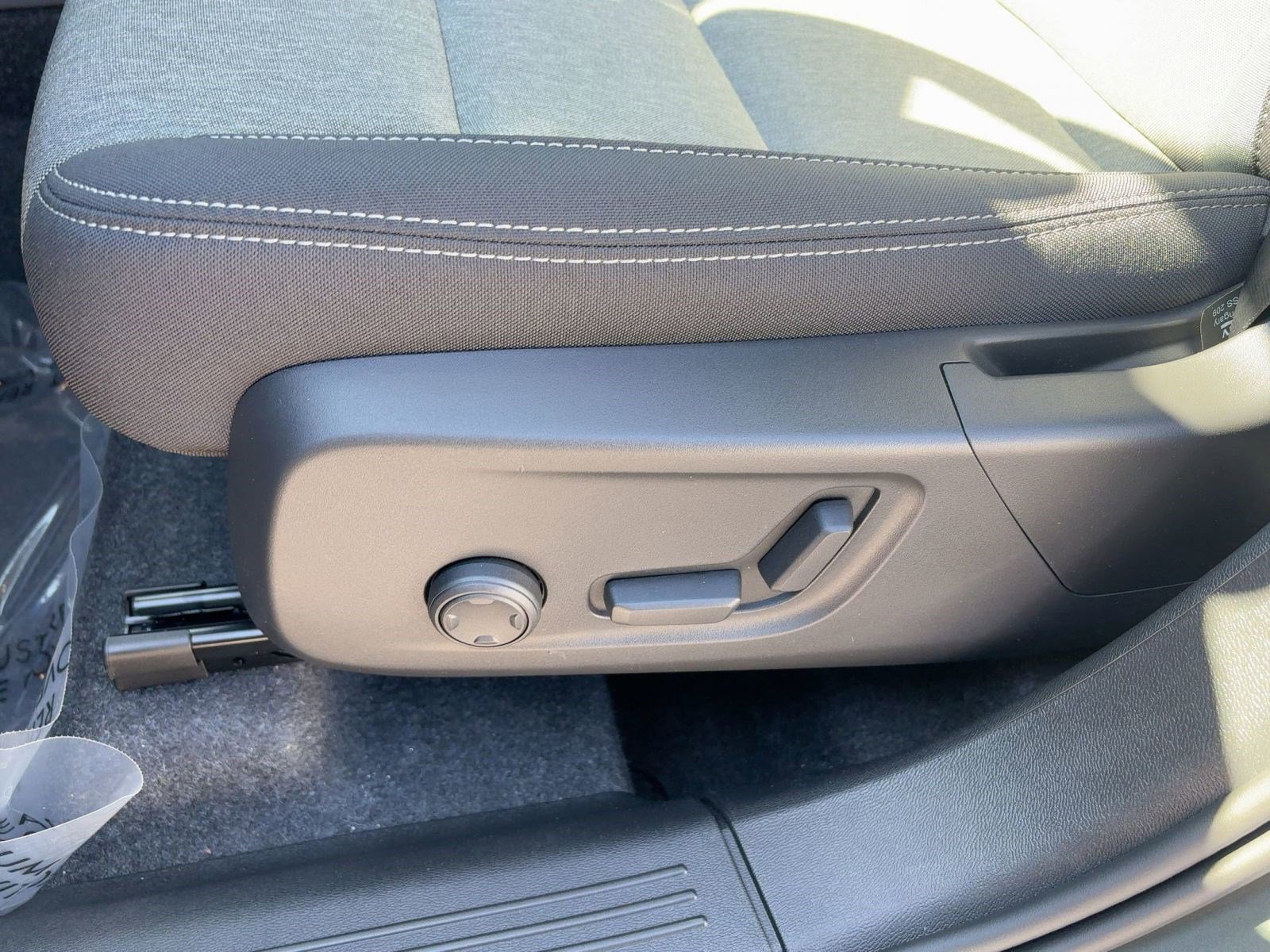 New 2026 Volvo XC40 B4 Core w/ Protection Package image 13