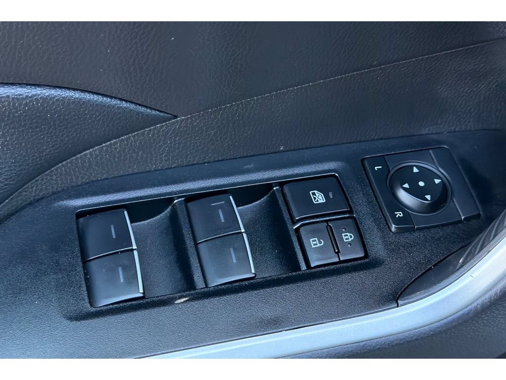 Used 2025 Toyota RAV4 XLE FWD image 12