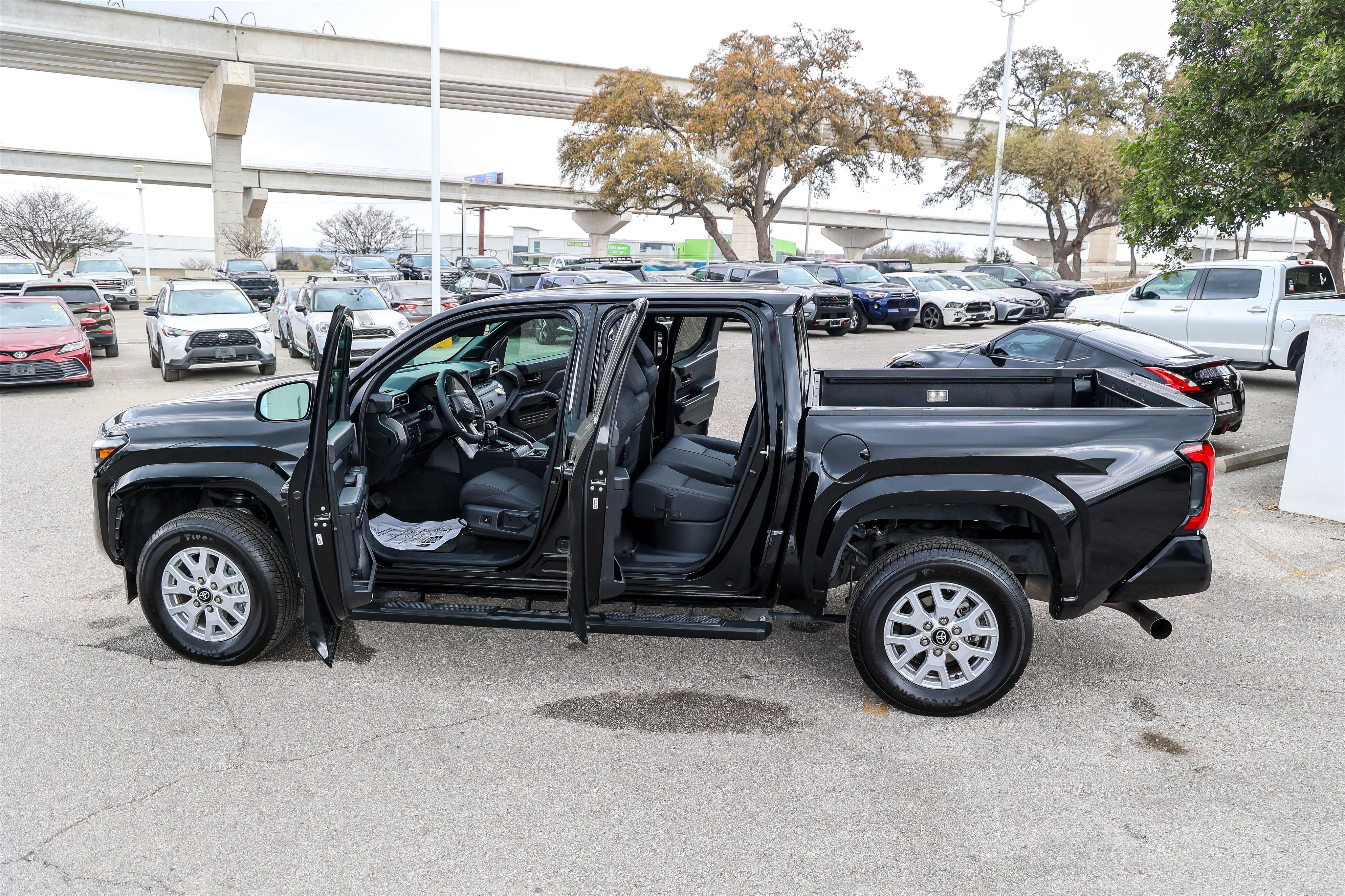 Certified 2025 Toyota Tacoma SR5 w/ SR5 Upgrade Package AWD/4WD image 12