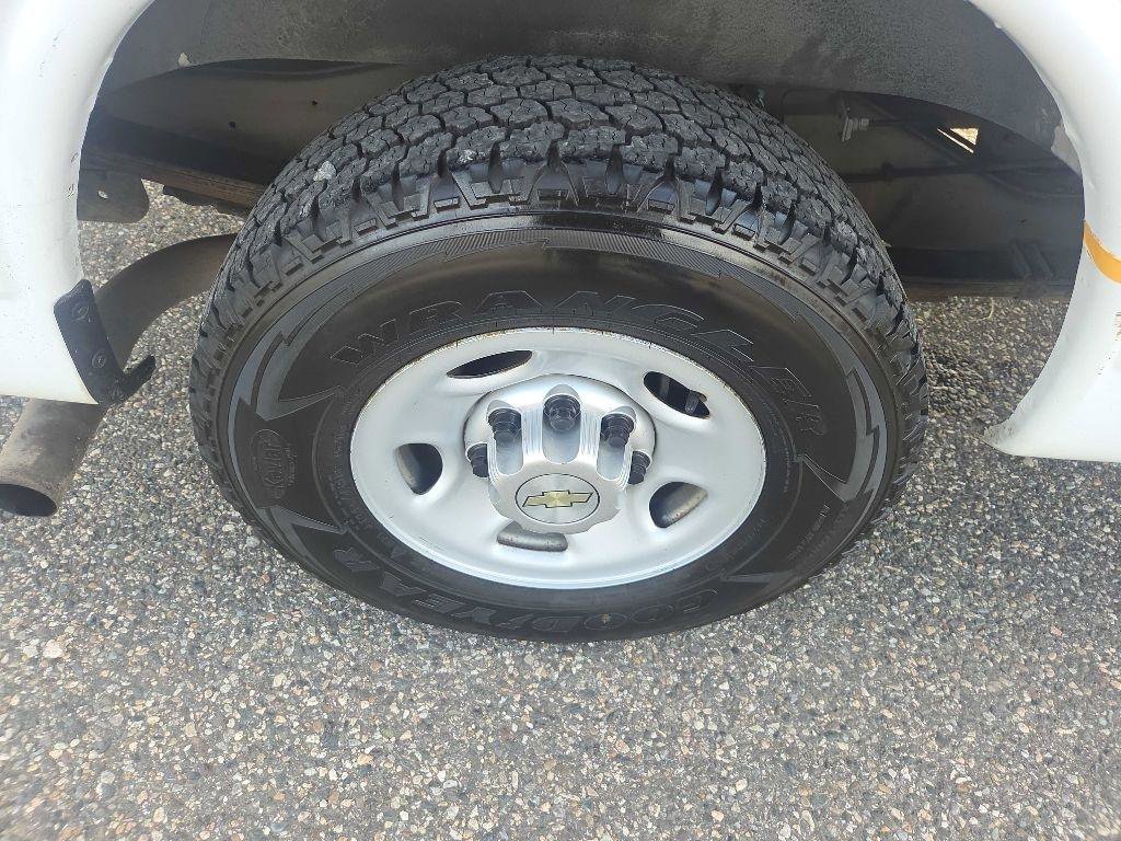 Used 2012 Chevrolet Express 2500 Extended image 25