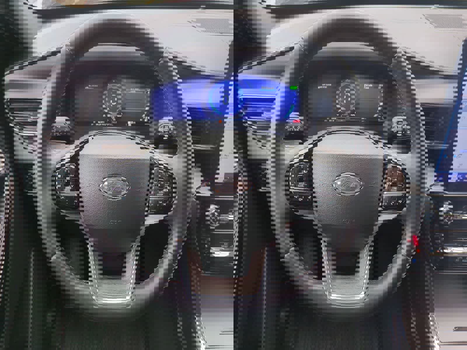 Used 2023 Ford Explorer Platinum w/ Technology Package image 24