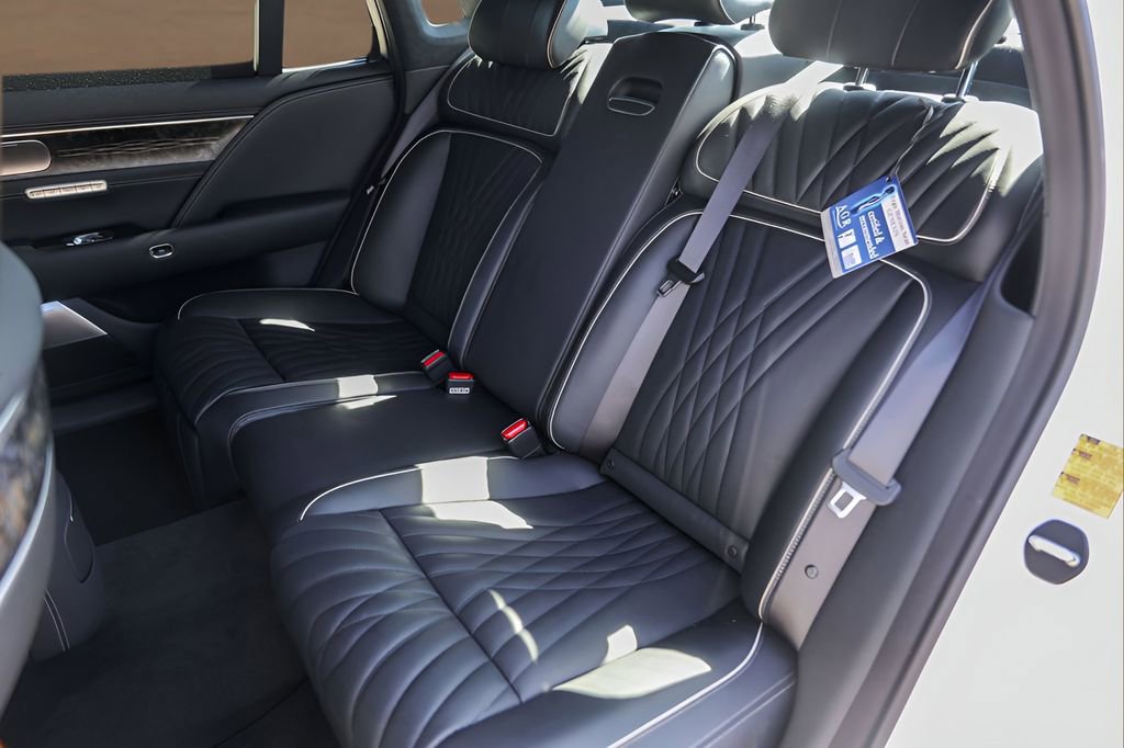 Used 2025 Genesis G90 3.5T image 26