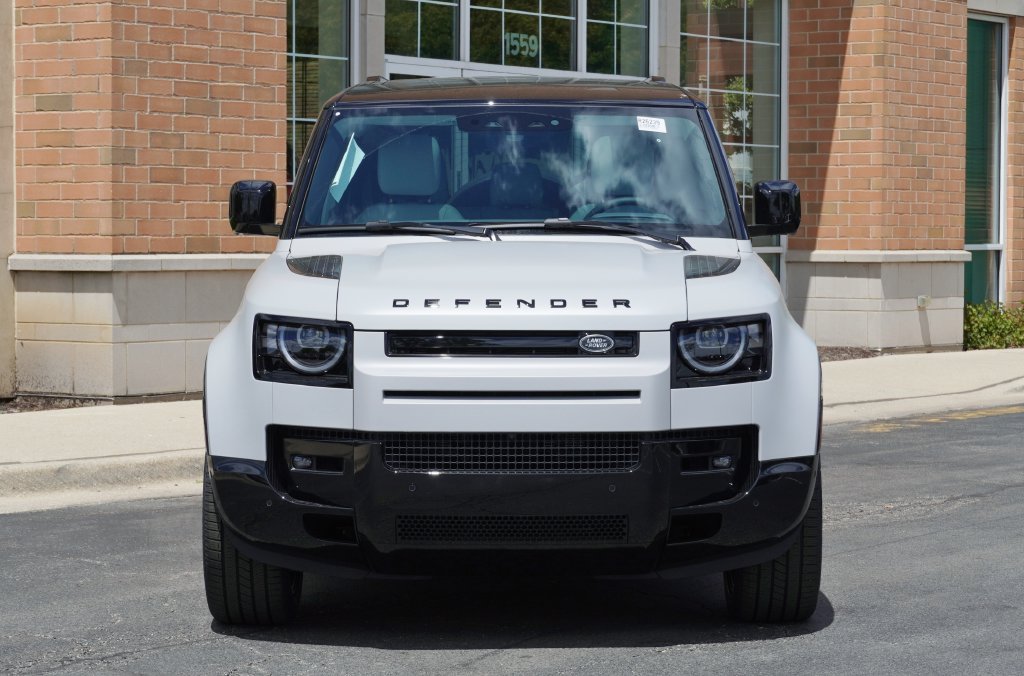 Used 2026 Land Rover Defender 110 X-Dynamic SE AWD/4WD image 4