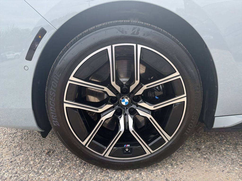 Used 2025 BMW i7 eDrive50 w/ M Sport Package RWD image 10