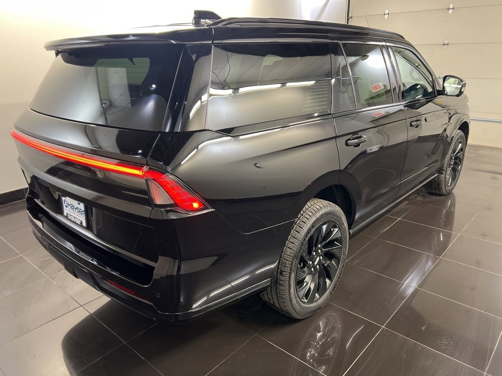 New 2026 Lincoln Navigator Reserve w/ Jet Appearance Package image 6