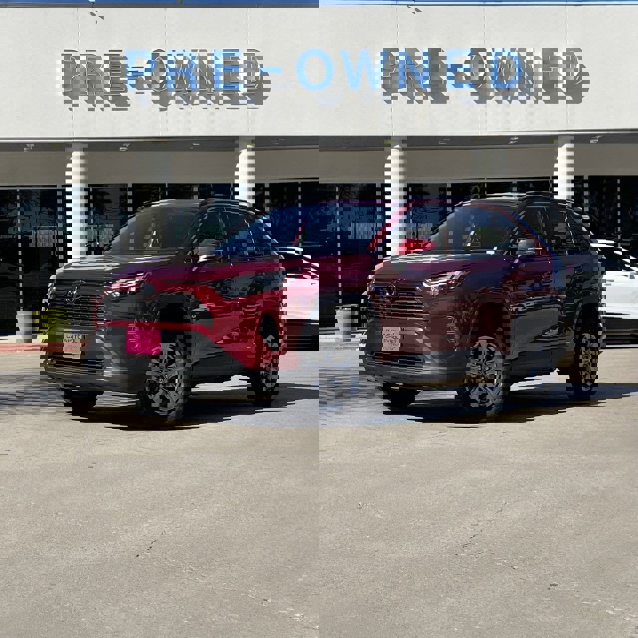 Used 2025 Toyota RAV4 XLE image 2