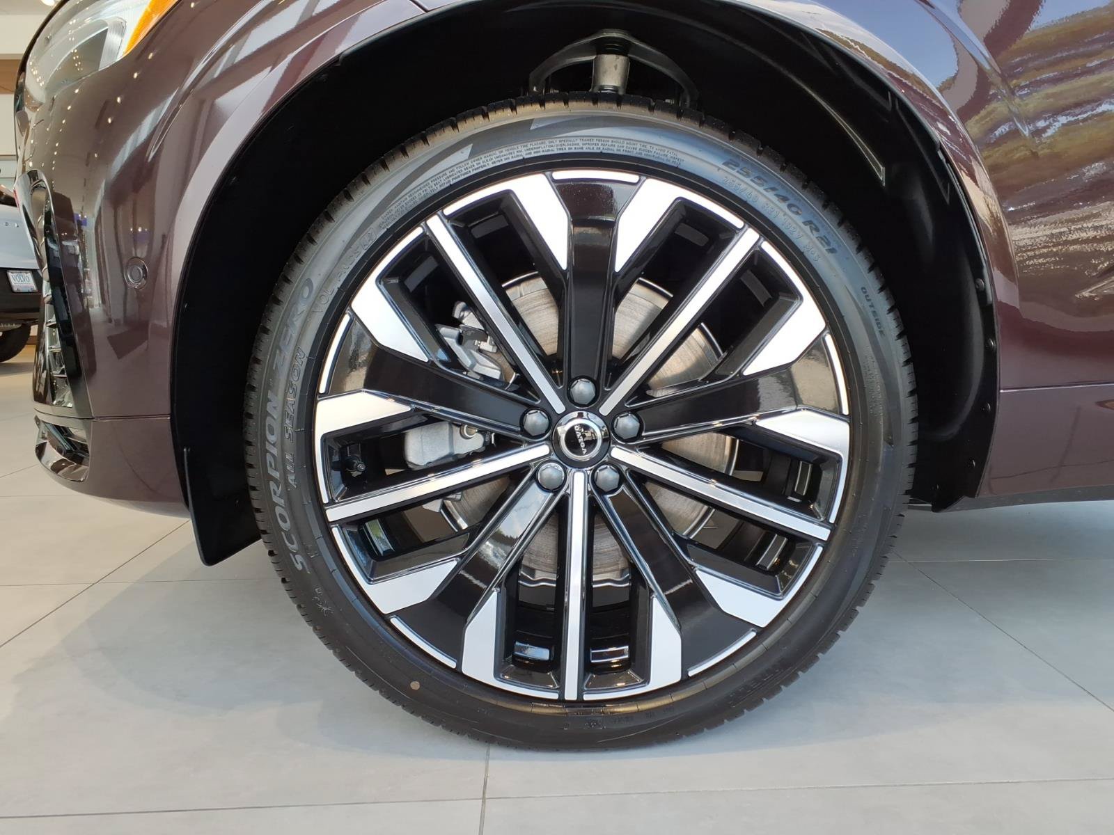 New 2026 Volvo XC60 T8 Ultra w/ Protection Package Premier AWD/4WD image 4