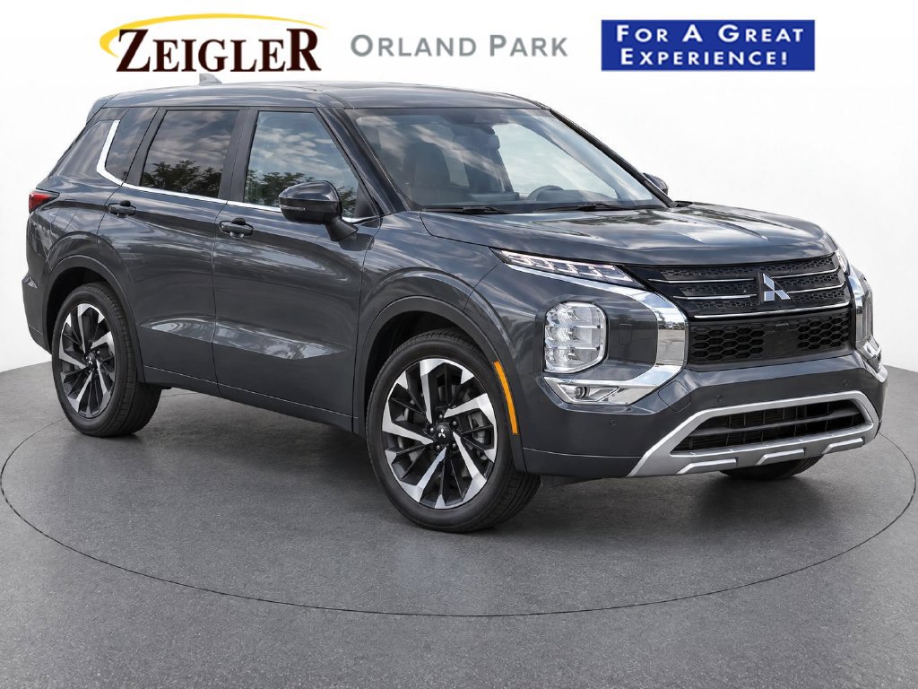 Used 2024 Mitsubishi Outlander SE