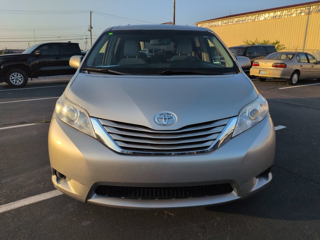 Used 2015 Toyota Sienna LE FWD image 9