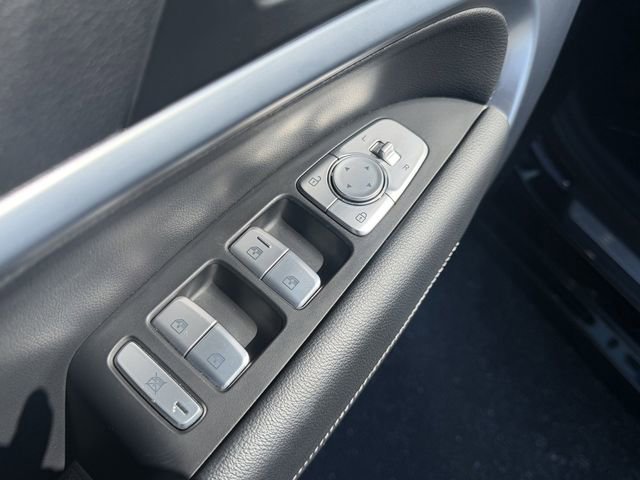 Used 2022 Genesis G70 2.0T image 10