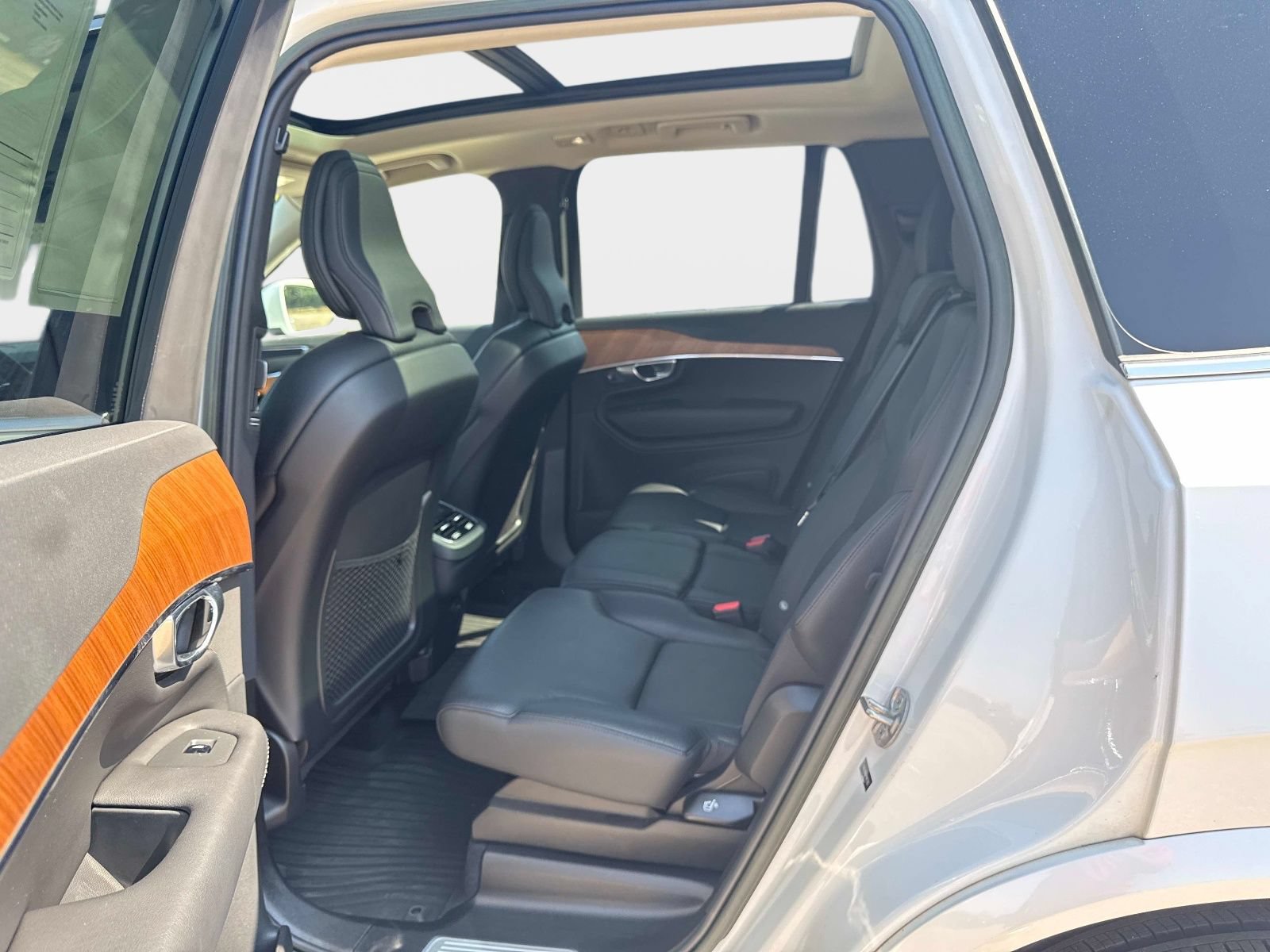 Used 2023 Volvo XC90 B5 Plus w/ Protection Package Premier AWD/4WD image 12