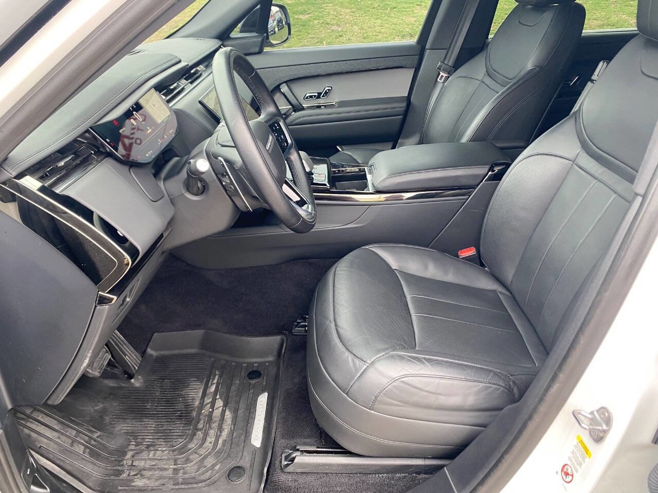 Used 2024 Land Rover Range Rover Sport SE image 11
