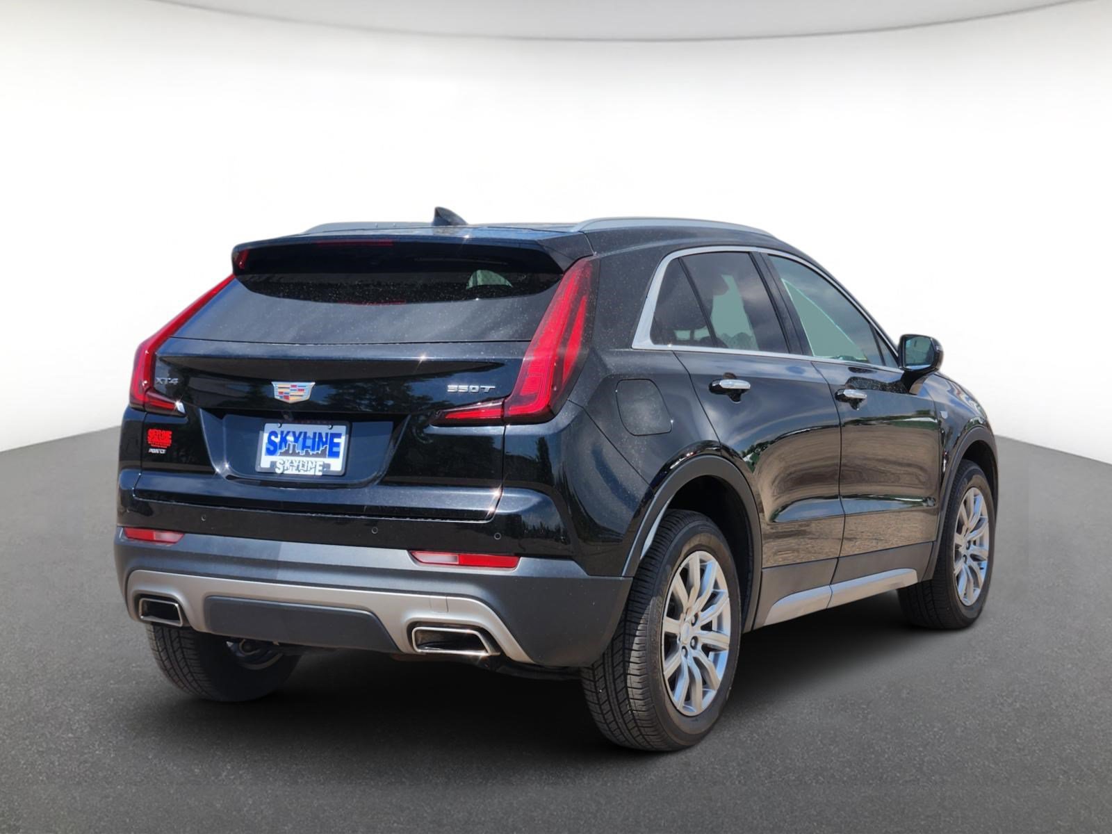 Used 2023 Cadillac XT4 Premium Luxury w/ Cold Weather Package AWD/4WD image 3