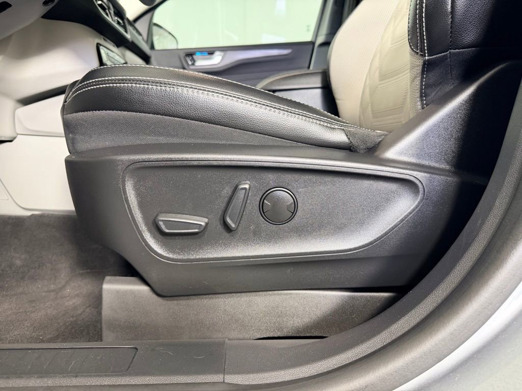 Used 2023 Ford Escape Platinum w/ Premium Technology Package image 25