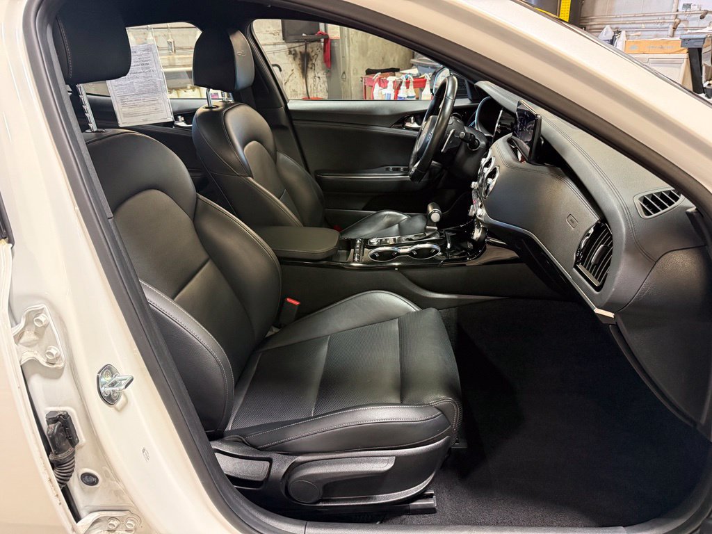 Used 2022 Kia Stinger GT-Line RWD image 32