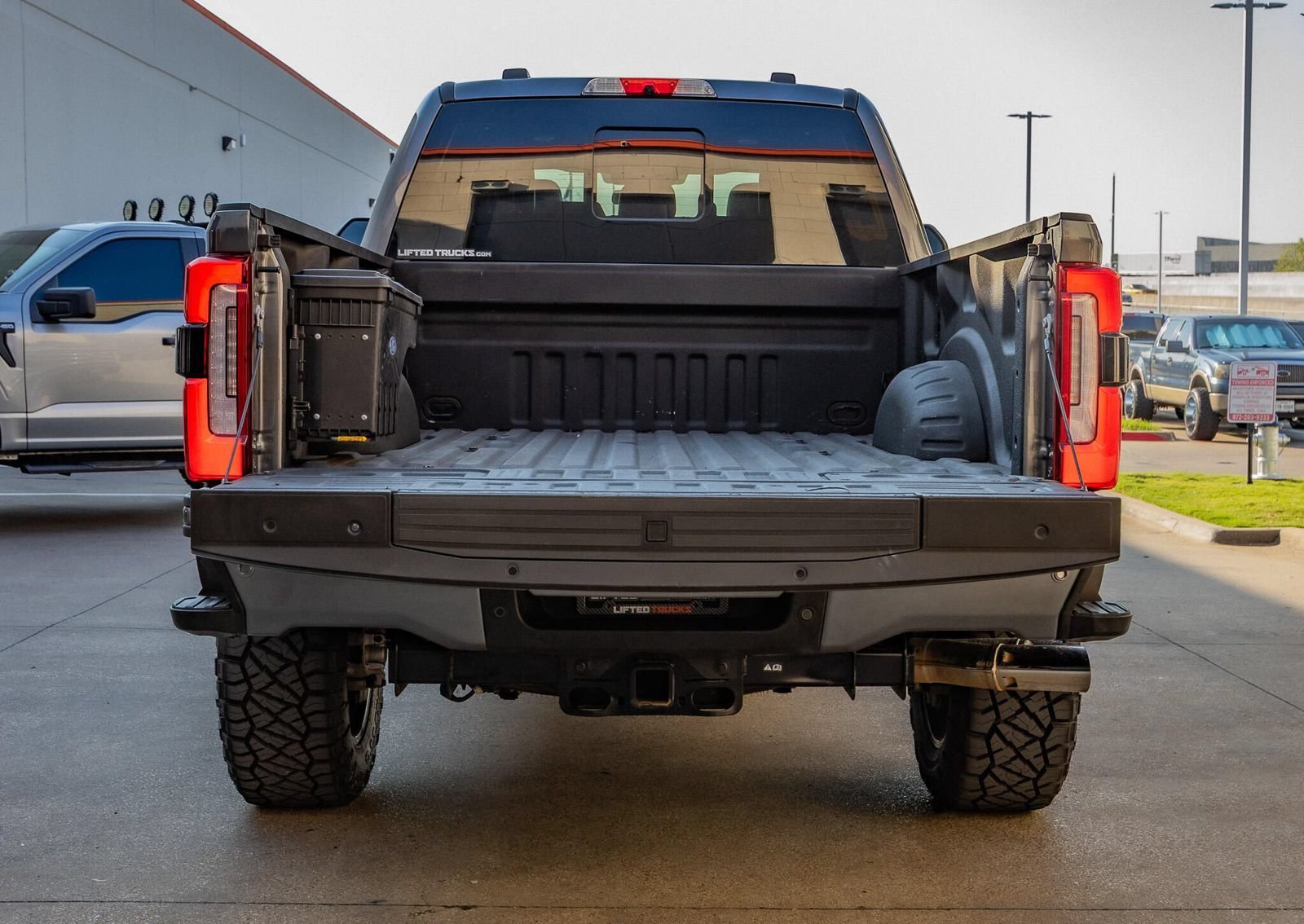 Used 2024 Ford F250 Platinum w/ FX4 Off-Road Package AWD/4WD image 9