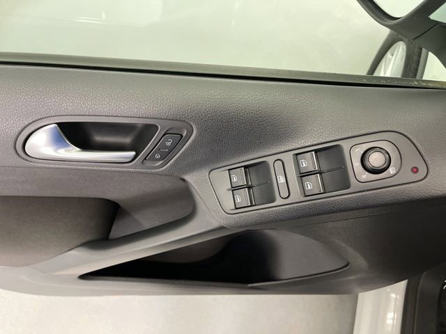 Used 2018 Volkswagen Tiguan Limited w/ Premium Package image 26