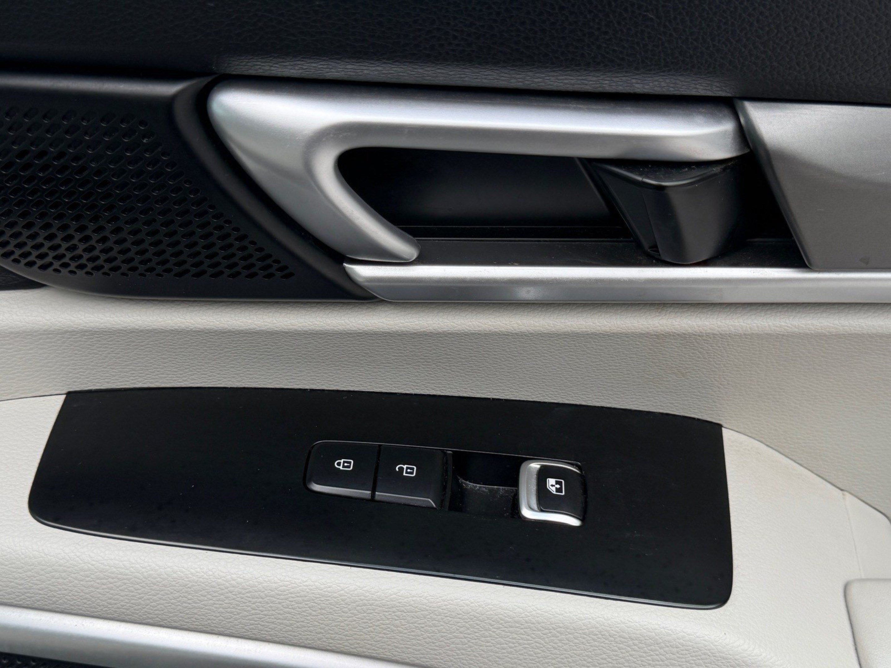 Used 2021 Kia Telluride S FWD image 19