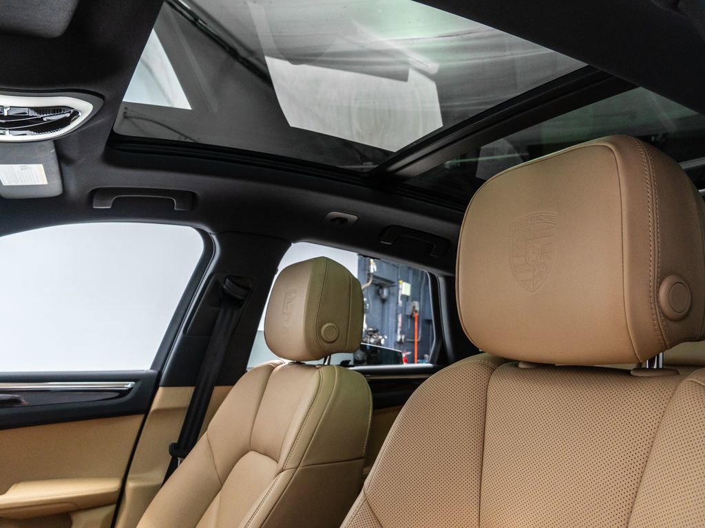 Used 2025 Porsche Macan image 27