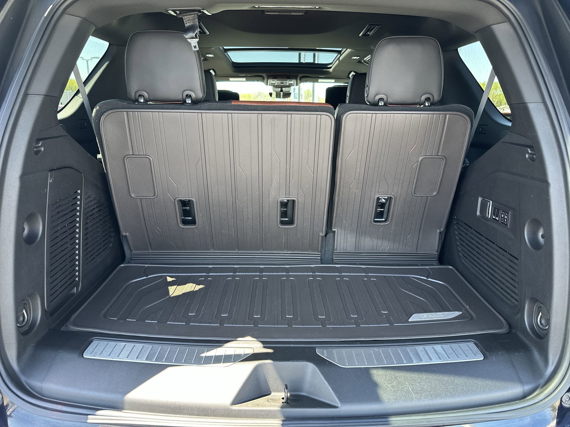 Certified 2023 GMC Yukon Denali Ultimate AWD/4WD image 24