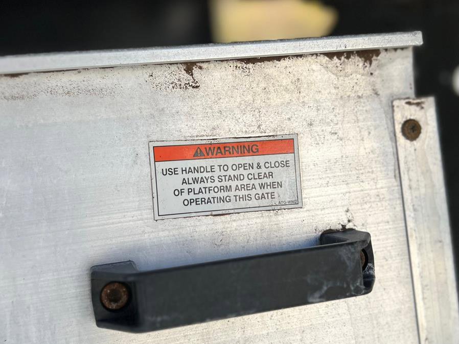 Used 2019 Isuzu NPR image 27