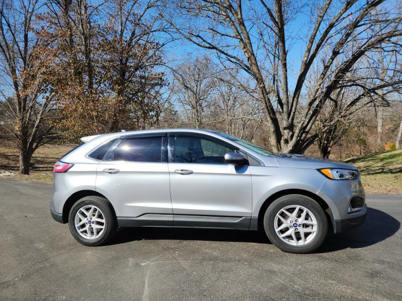 Used 2021 Ford Edge SEL w/ Convenience Package image 3